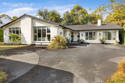 /international/ie/5-the-thicket-hainault-road-dublin-18-dublin-210110265791/