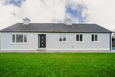 /international/ie/aughnagomaun-horse-and-jockey-thurles-tipperary-210109686130/