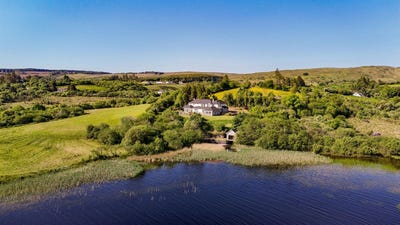 /international/ie/kitts-bay-lake-shore-house-glann-road-oughterard-galway-210109685828/