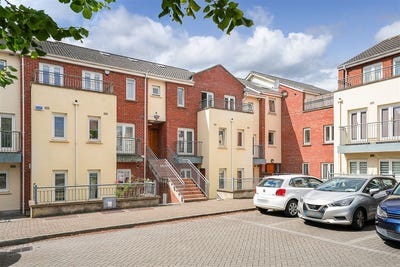 /international/ie/12-skelligs-court-waterville-dublin-15-dublin-210109744871/