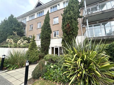 /international/ie/heather-court-stepaside-park-dublin-18-dublin-210109686742/