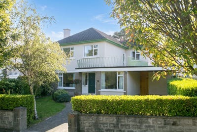 /international/ie/27-lawnswood-park-stillorgan-dublin-210110353490/