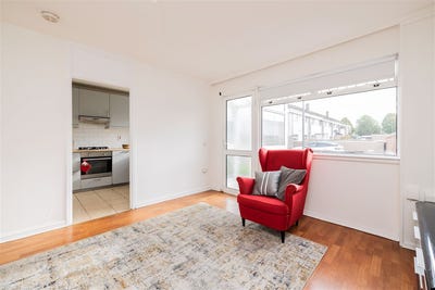 /international/ie/83-sandyhill-gardens-dublin-11-dublin-210109682992/