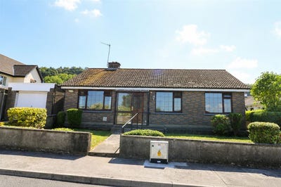 /international/ie/21-woodland-heights-carrick-on-suir-tipperary-210109677214/