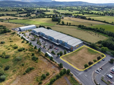 /international/ie/development-site-dunnes-stores-retail-park-limerick-road-tipperary-town-tipperary-210110093570/