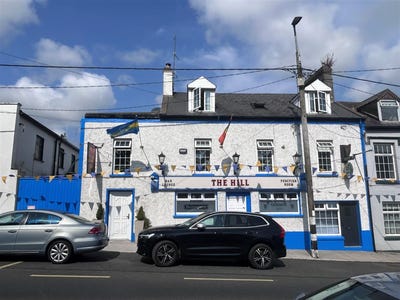 /international/ie/the-hill-inn-barrack-st-cahir-tipperary-210109686191/