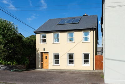 /international/ie/newtown-west-cork-donegal-210109679701/