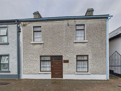 /international/ie/saint-michael-s-square-ballinasloe-galway-210109682744/
