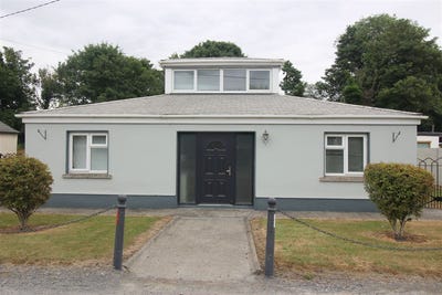 /international/ie/lowtown-robertstown-kildare-210110360497/