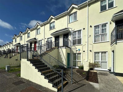 /international/ie/84-holywell-wood-swords-dublin-210109687279/