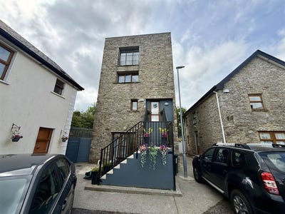 /international/ie/7-wallace-court-ballinlough-roscommon-210109671451/