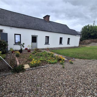 /international/ie/main-street-pallaskenry-limerick-210119619327/