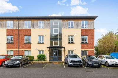/international/ie/15-the-green-hazelhatch-park-celbridge-kildare-210110287116/