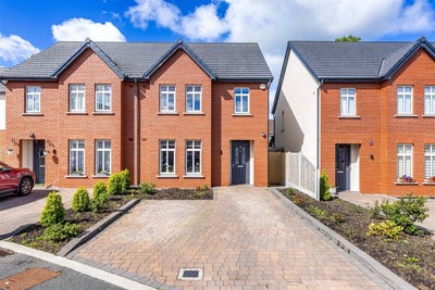/international/ie/18-the-grove-baker-hall-navan-meath-210110093583/