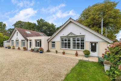 /international/ie/newtownpark-avenue-foxrock-dublin-210120144722/