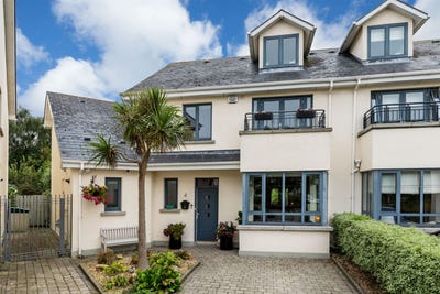 /international/ie/4-corr-castle-howth-road-howth-dublin-210110205227/