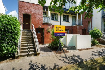 /international/ie/11-rosse-court-avenue-lucan-dublin-210109677325/