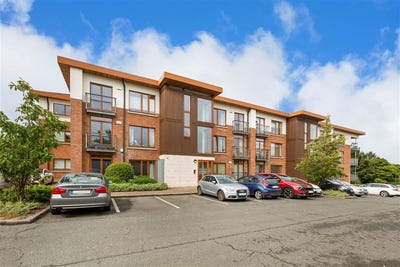 /international/ie/kingston-hall-harold-s-grange-road-dublin-18-dublin-210109681396/