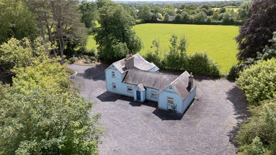 /international/ie/the-old-school-house-carnalway-kilcullen-kildare-210109684353/