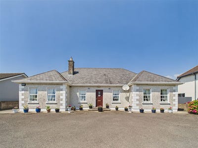 /international/ie/main-street-ballylinan-ballylynan-laois-210109683673/