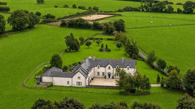 /international/ie/beaconhill-on-approx-15-7-ha-38-77-acres-kennycourt-brannockstown-kildare-210109682071/
