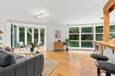 /international/ie/3-the-beeches-dunstaffnage-hall-stillorgan-dublin-210110353617/