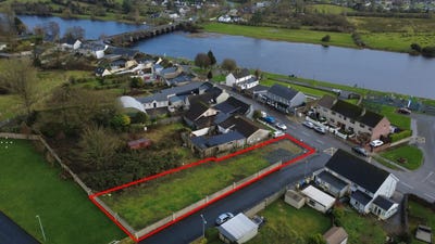 /international/ie/main-street-o-briensbridge-clare-210109684554/