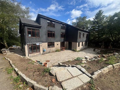 /international/ie/three-storey-residence-on-c-1-acre-ballinastockan-blessington-lacken-mayo-210109822210/