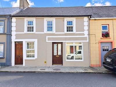 /international/ie/chapel-street-mullinahone-tipperary-210110286972/