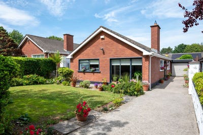 /international/ie/2-lambay-court-coast-road-malahide-dublin-210110286956/