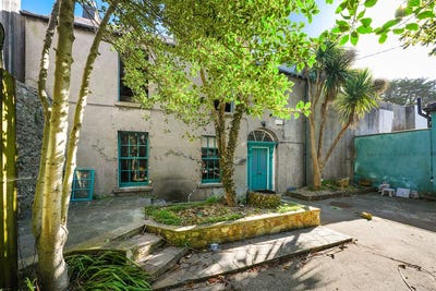 /international/ie/68-main-street-howth-dublin-210109674068/