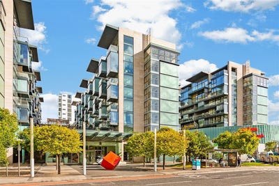 /international/ie/25-cubes-1-beacon-south-quarter-dublin-18-dublin-210109822066/