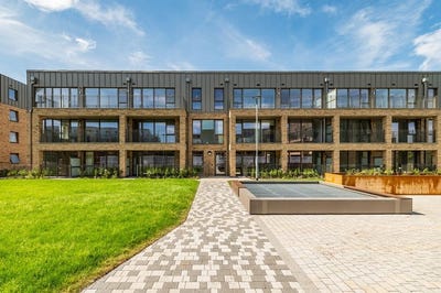 /international/ie/last-remaining-2-bedroom-duplex-harbour-gate-naas-kildare-210109679084/