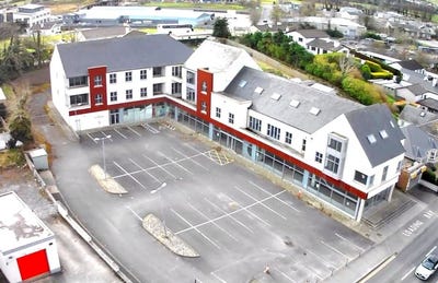 /international/ie/main-street-stranorlar-donegal-210109679707/