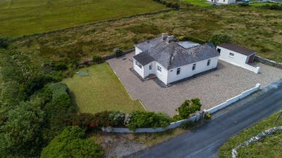/international/ie/ballycotton-north-liscannor-clare-210109683179/
