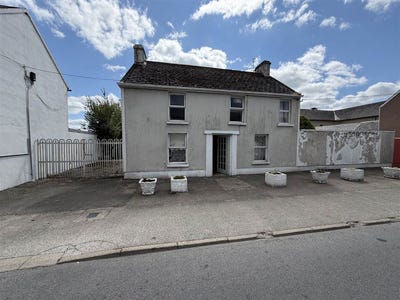/international/ie/main-street-limerick-limerick-210109744738/