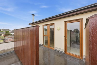 /international/ie/apt-4-69-main-street-lusk-dublin-210119788856/