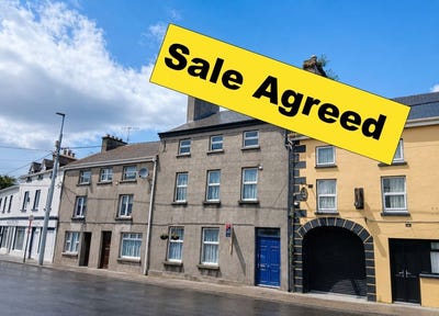/international/ie/main-street-clogheen-tipperary-210109678710/