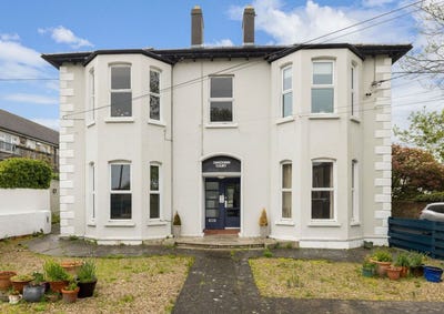 /international/ie/apartment-3-oakdown-court-convent-avenue-bray-wicklow-210109686942/