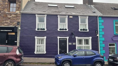 /international/ie/goat-street-dingle-kerry-210109784330/