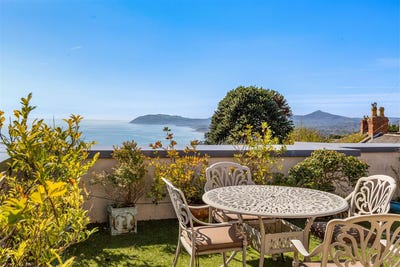 /international/ie/the-penthouse-no-4-killiney-hill-plaza-killiney-dublin-210109674793/