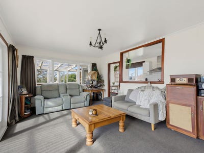 /international/nz/18-adams-place-kamo-northland-380119882988/
