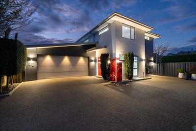 /international/nz/42-russel-street-gladstone-west-coast-380119984585/