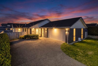 /international/nz/102-pohutukawa-parade-riverhead-auckland-380119878518/