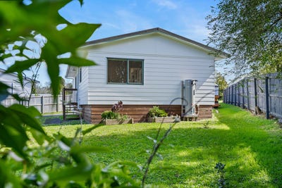 /international/nz/34e-ranui-station-road-ranui-auckland-380119939409/