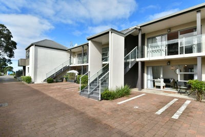 /international/nz/420a-hibiscus-coast-highway-orewa-auckland-380119940055/