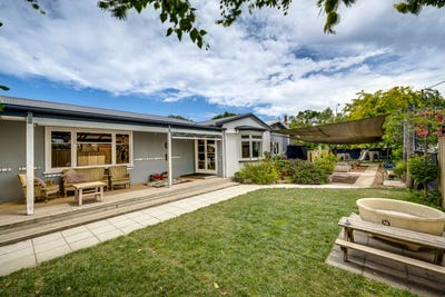 /international/nz/27-middle-road-and-13-porter-drive-havelock-north-hawkes-bay-380119830652/