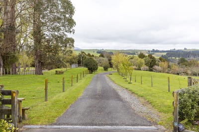/international/nz/698-aratiatia-road-wairakei-and-surrounds-central-north-island-380120078795/