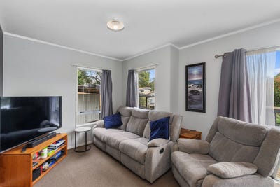 /international/nz/1-19-lilburn-crescent-massey-auckland-380119939786/