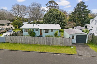 /international/nz/28-chrisarda-place-red-hill-auckland-380119963498/